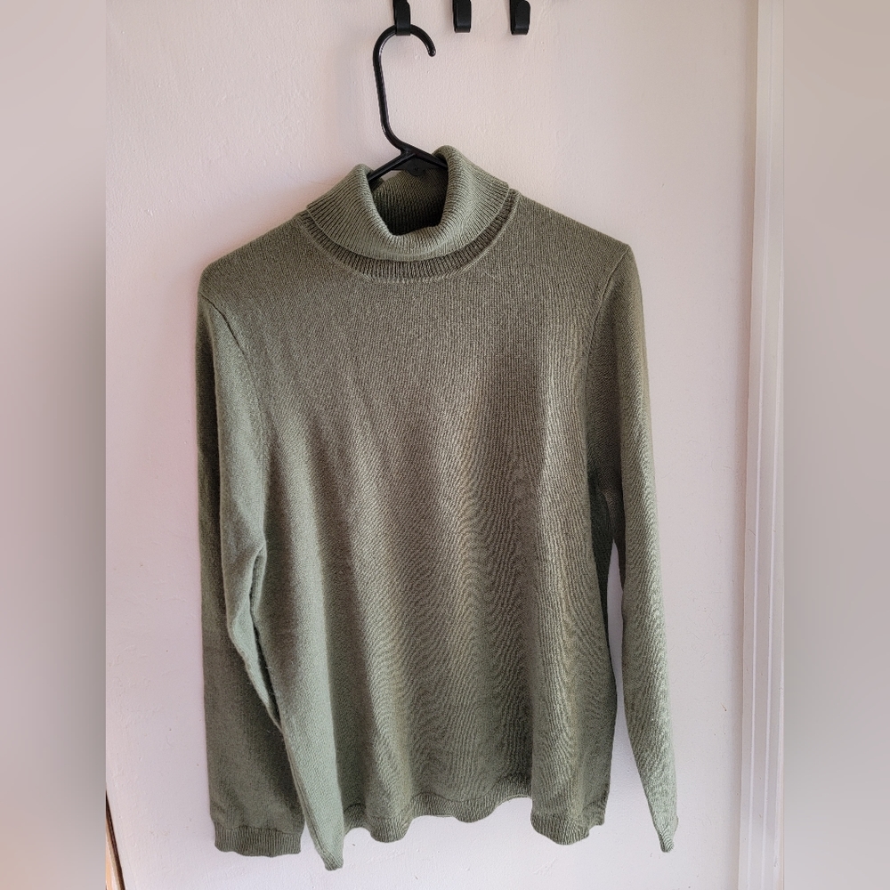 Morgan Taylor cashmere turtleneck